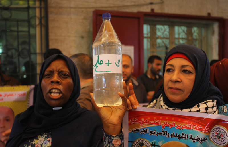 Palestinians take part in a protest to show solidarity with Palestinian prisoners and hunger strikers held in Israeli jails, in front of the International Committee of the Red Cross in Gaza on 24 September.  Mahmoud Ajour APA images